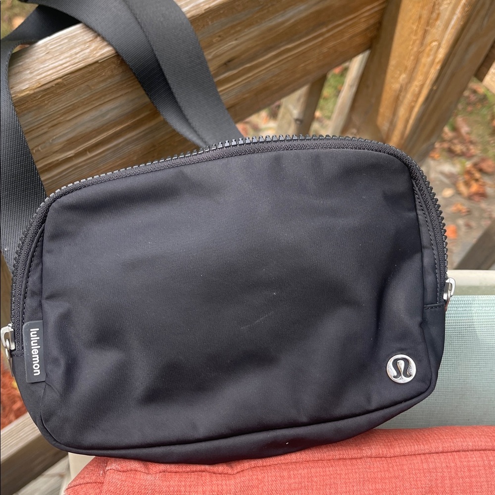 Lululemon Black Crossbody Bag / Beltbag